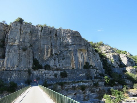 Traversée du pont pour rejoindre le Viel Audon
