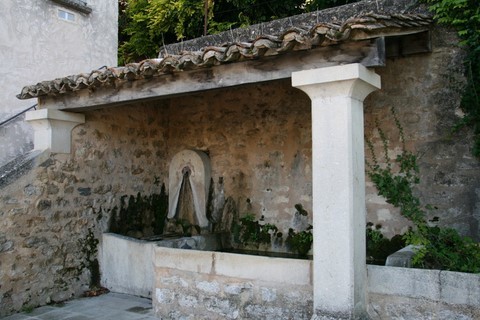 Fontaine et lavoir avenue de Verdun