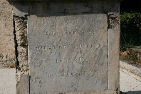 Détail de le croix devant la chapelle St-Joseph