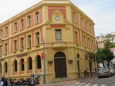 Le superbe immeuble de la Caisse d'Epargne
