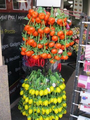 Les gadgets représentant le symbole de la ville de Menton