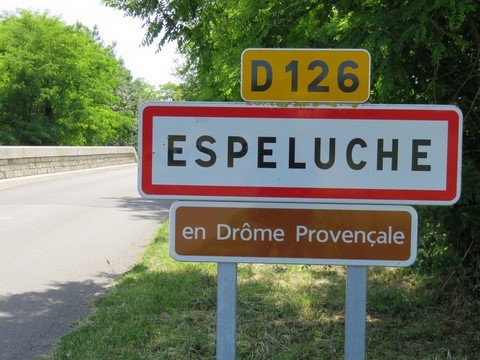 Nous sommes arrivés par hasard dans ce petit village de Drôme Provençale