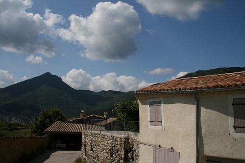 Cela nous permet de repérer La Vanige (1.390 m)