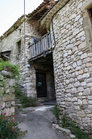 Encore un joli coin  avec cette belle pierre