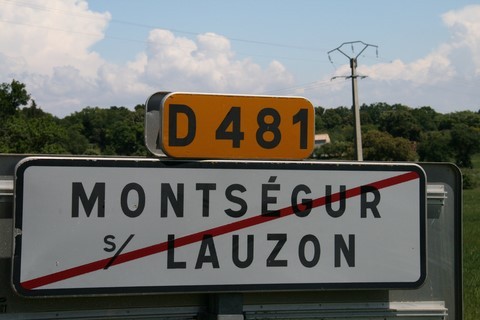 Et voilà déjà la fin de notre périple dans ce sympathique village riche en monuments et sites historiques que nous avons parcourus avec beaucoup de plaisir