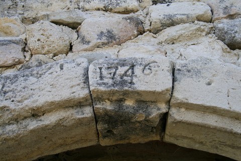 comme en atteste la date gravée sur le fronton de la porte