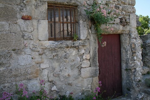 Hé oui, c'est bien par cette porte que l'on y pénètre !