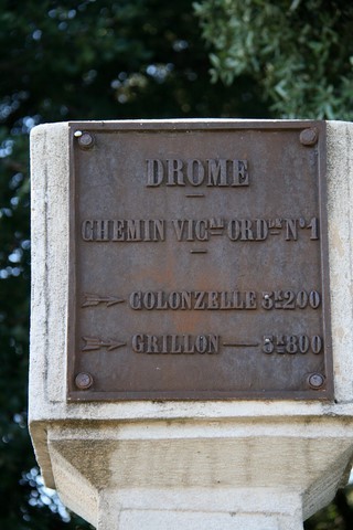 Avec cette plaque de cocher en très bon état