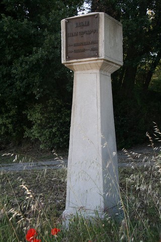 Dernière étape, cette borne, est-ce une borne papale ?