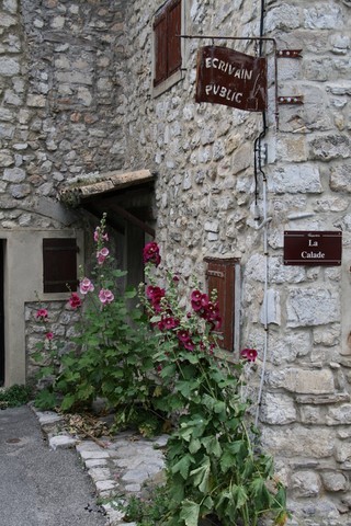 Au détour d'une rue, il subsiste encore un écrivain public