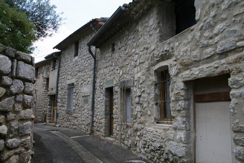 Dans cette ruelle, quelques belles maisons  joliment restaurées