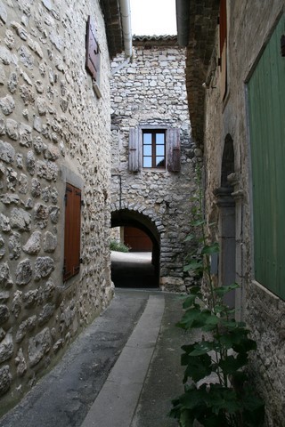 Magnifique ruelle menant à ce soustet