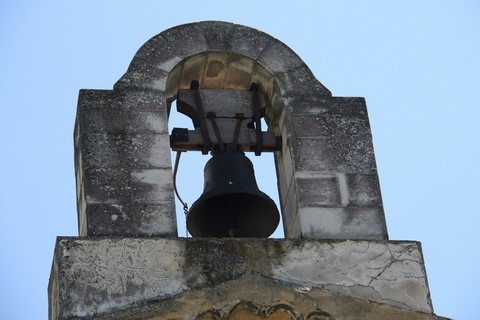 Détail de son clocher, la cloche est plus récente