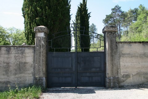 Avant de quitter La Paillette, nous ferons un petit tour au cimetière