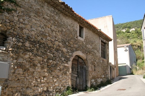 Ancienne bâtisse au détour d'une ruelle