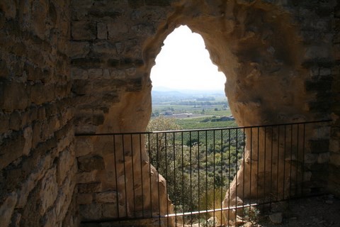 Vue sur la plaine à travers le premier trou