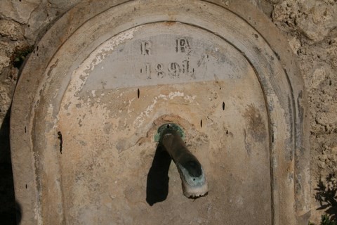 La fontaine est datée de 1891