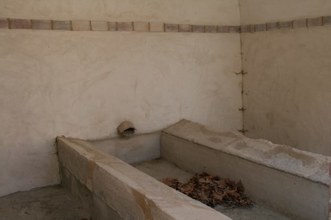 Le lavoir carrefour des rues Le Village-La Garenne-Notre Dame et La Combe