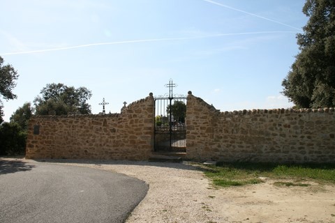 L'entrée du cimetière