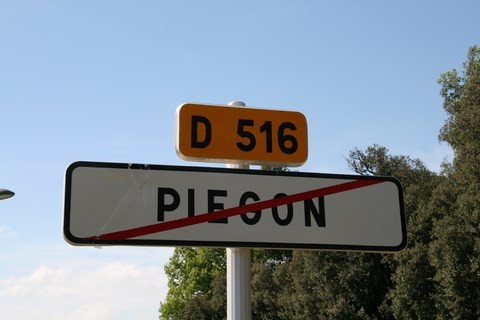 Plaque de sortie du village