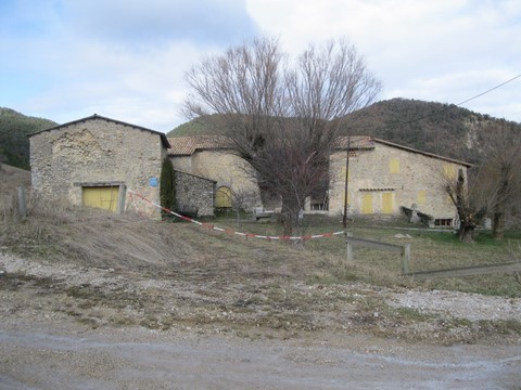 Corps de vieille ferme à Rochefourchat