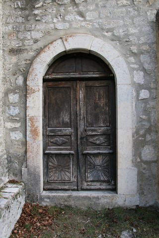 Vieille porte d'entrée de l'église