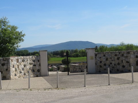 L'entrée du nouveau cimetière