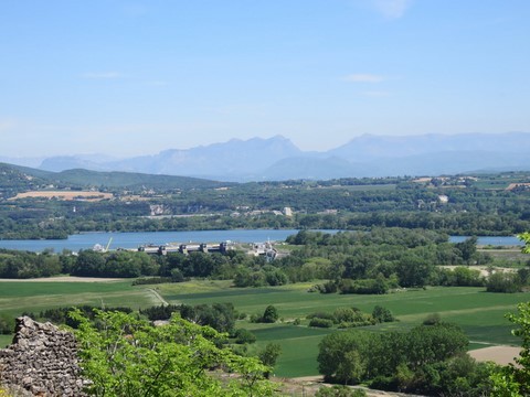 Vue sur le barrage de retenue de Rochemaure pont de service