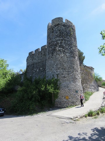 Tour de bise dont le rempart à gauche s'est écroulé en 1956 suite au grand gel