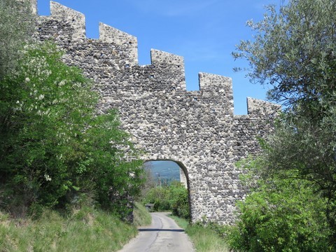 Une des nombreuses portes de la ville ​sur le chemin du retour
