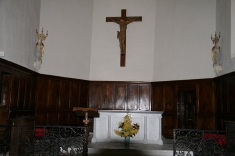 Ensemble de boiseries du choeur autour de l'autel en marbre