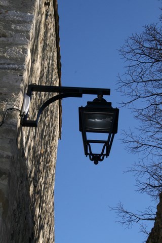 Réverbère sur fond de ciel bleu