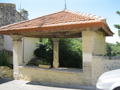 Le lavoir route de Valréas