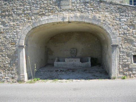 Lavoir en dessous de la rue du Barry