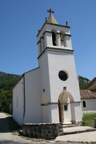 Ruinée au cours des guerres de religion, elle a été reconstruite en 1667