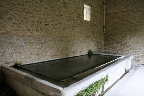L'intérieur du lavoir