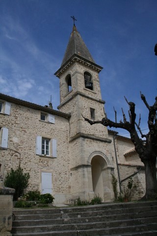 La façade avec son escalier d'accès