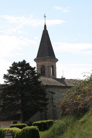 Nous nous dirigeons maintenant vers l'église