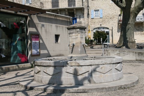 La fontaine, Place du 11 novembre
