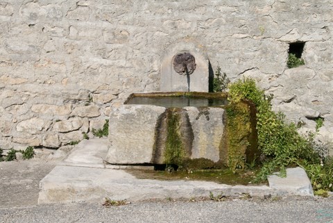 Au pied de la Rue Montée du Paradis