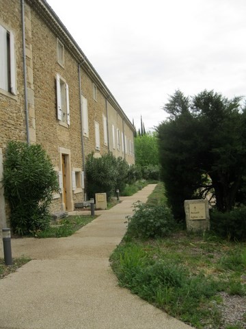 Vers l'accueil du Monastère