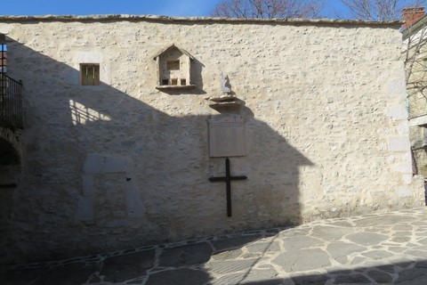 Cour où 16 innocents furent massacrés le 21 juillet 1944
