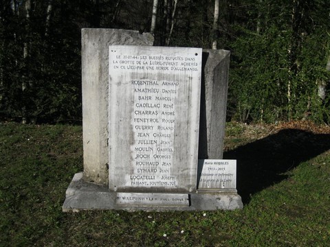 Stèle à la grotte de Luire 