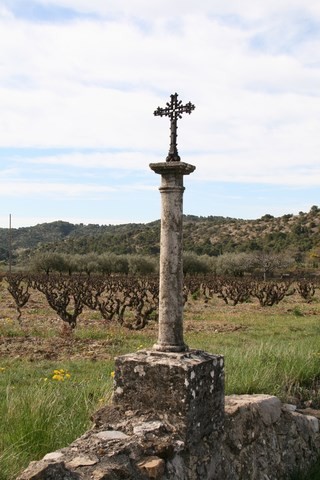 Croix au carrefour avant d'arriver dans le village