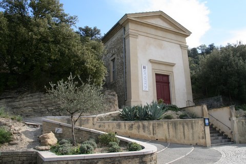 Le temple (rasé en 1685) fut reconstruit en 1845