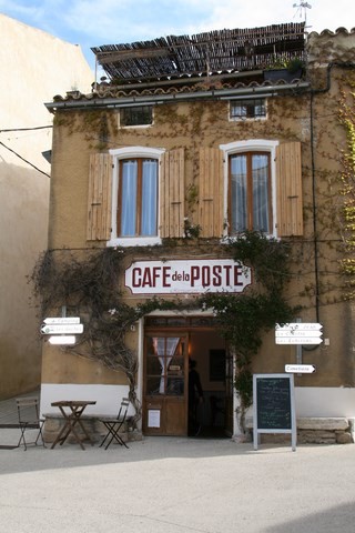 Café de la poste (ancien café de village du XVIe)