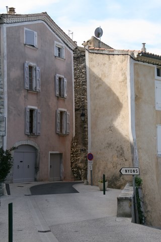 Placette à côté du café