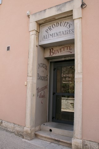 Pour le bistrot, c'est à 15m