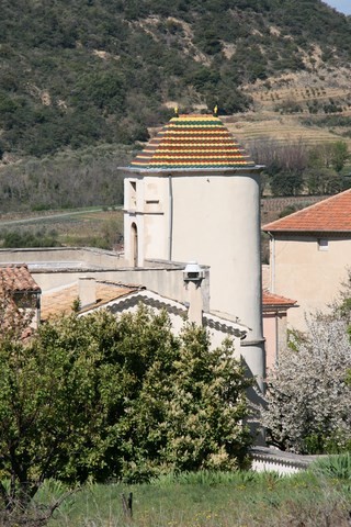 Curieuse toiture sur cette tour