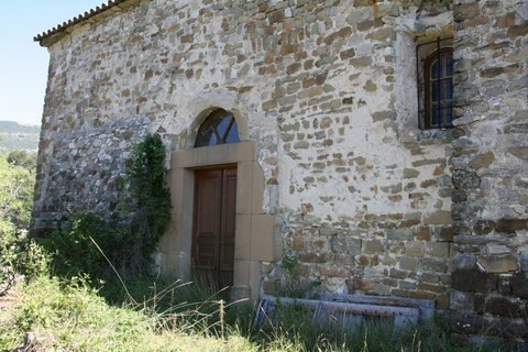 Entrée de l'église, restauration en cours